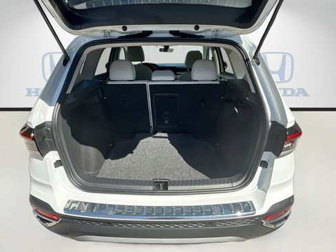 Used 2025 Volkswagen Taos SE image 28