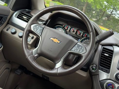 Used 2020 Chevrolet Suburban LT AWD/4WD image 11