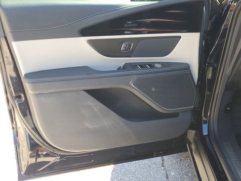 Used 2024 Lincoln Nautilus Reserve image 18