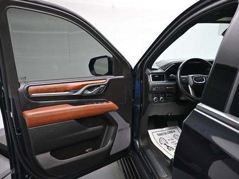 Used 2023 GMC Yukon Denali Ultimate image 9
