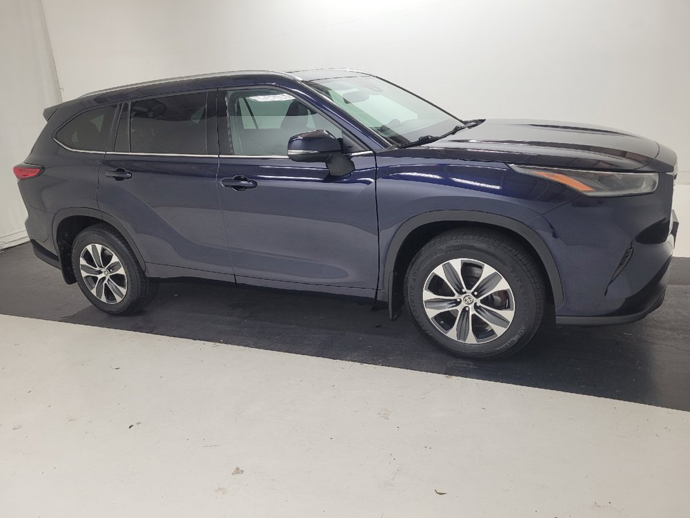 Used 2021 Toyota Highlander XLE AWD/4WD image 11