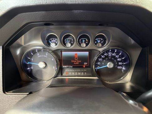 Used 2014 Ford F250 Lariat w/ Lariat Interior Package image 19