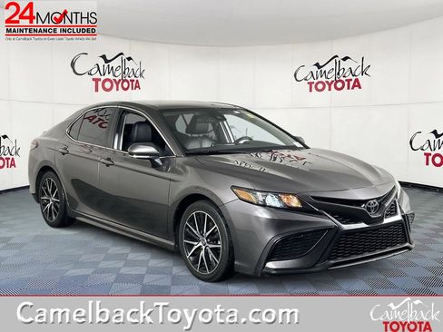 Used 2022 Toyota Camry SE image 1
