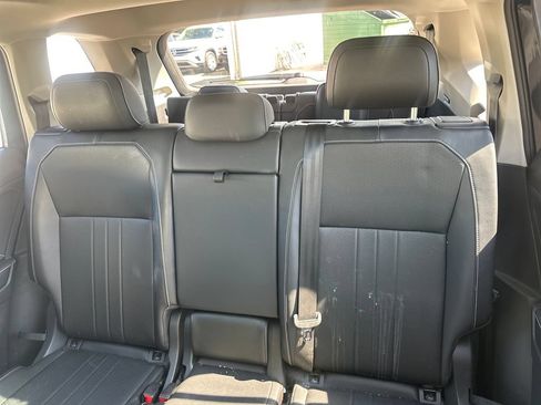 Used 2023 Volkswagen Tiguan SE w/ Panoramic Sunroof Package FWD image 16