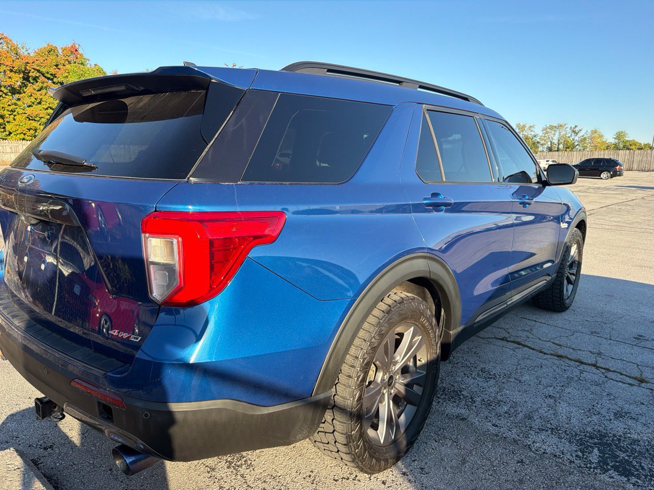 Used 2021 Ford Explorer XLT w/ Equipment Group 202A AWD/4WD image 3