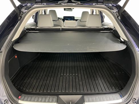 Used 2024 Toyota Venza Limited image 16