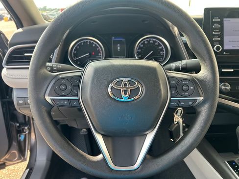 Used 2023 Toyota Camry LE image 18