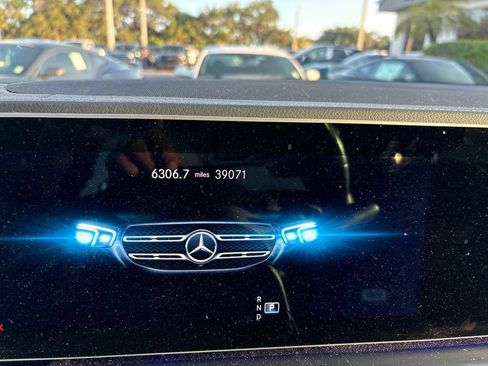 Used 2022 Mercedes-Benz GLE 350 4MATIC image 3
