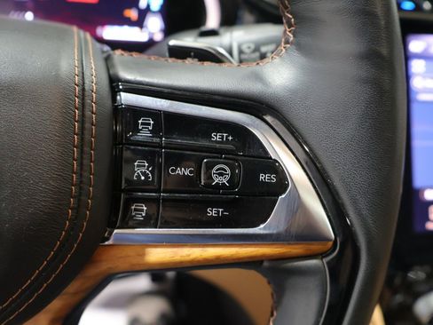 Used 2022 Jeep Grand Cherokee Summit AWD/4WD image 31