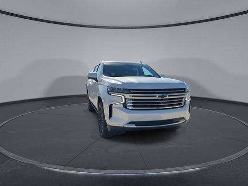 Used 2024 Chevrolet Suburban High Country w/ Advanced Technology Package image 3