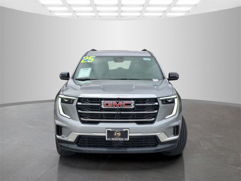Used 2025 GMC Acadia Elevation image 2