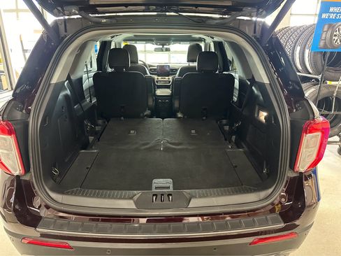 Used 2022 Ford Explorer XLT w/ Equipment Group 202A image 10