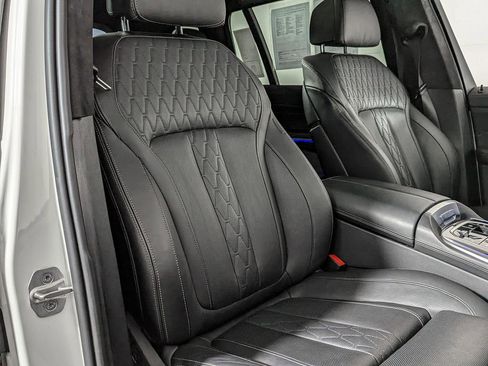 Used 2024 BMW X7 xDrive40i w/ Executive Package image 21