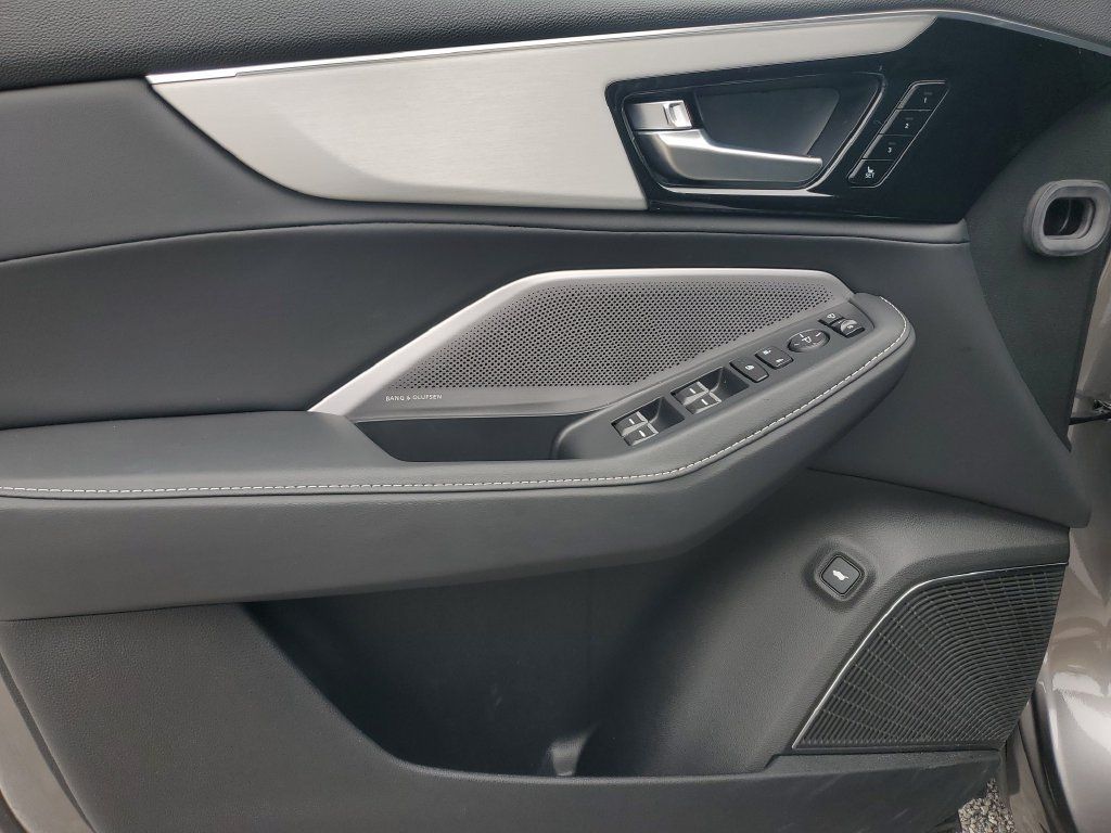 Certified 2026 Acura MDX w/ Technology Package FWD image 19