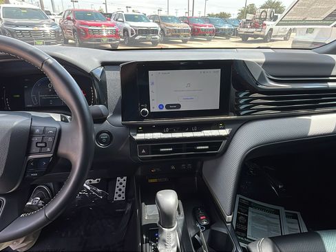 Used 2025 Toyota Camry SE w/ Convenience Package FWD image 19