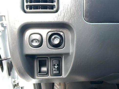 Used 2005 Ford Escape XLT image 12