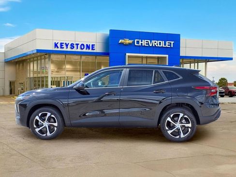 New 2026 Chevrolet Trax RS w/ Sunroof Package FWD image 4