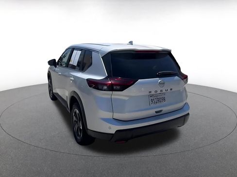 Used 2025 Nissan Rogue SV FWD image 9