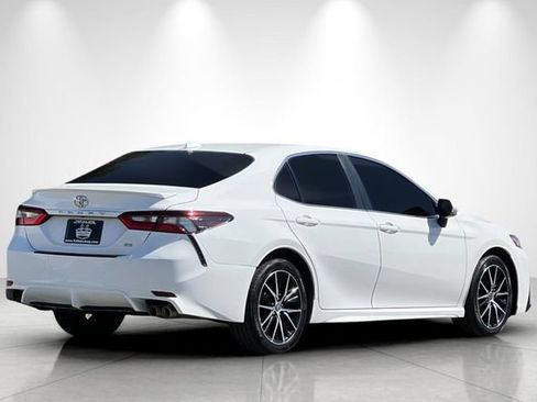 Used 2023 Toyota Camry SE FWD image 4