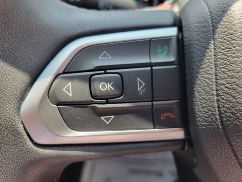 Used 2025 Jeep Compass Trailhawk AWD/4WD image 18