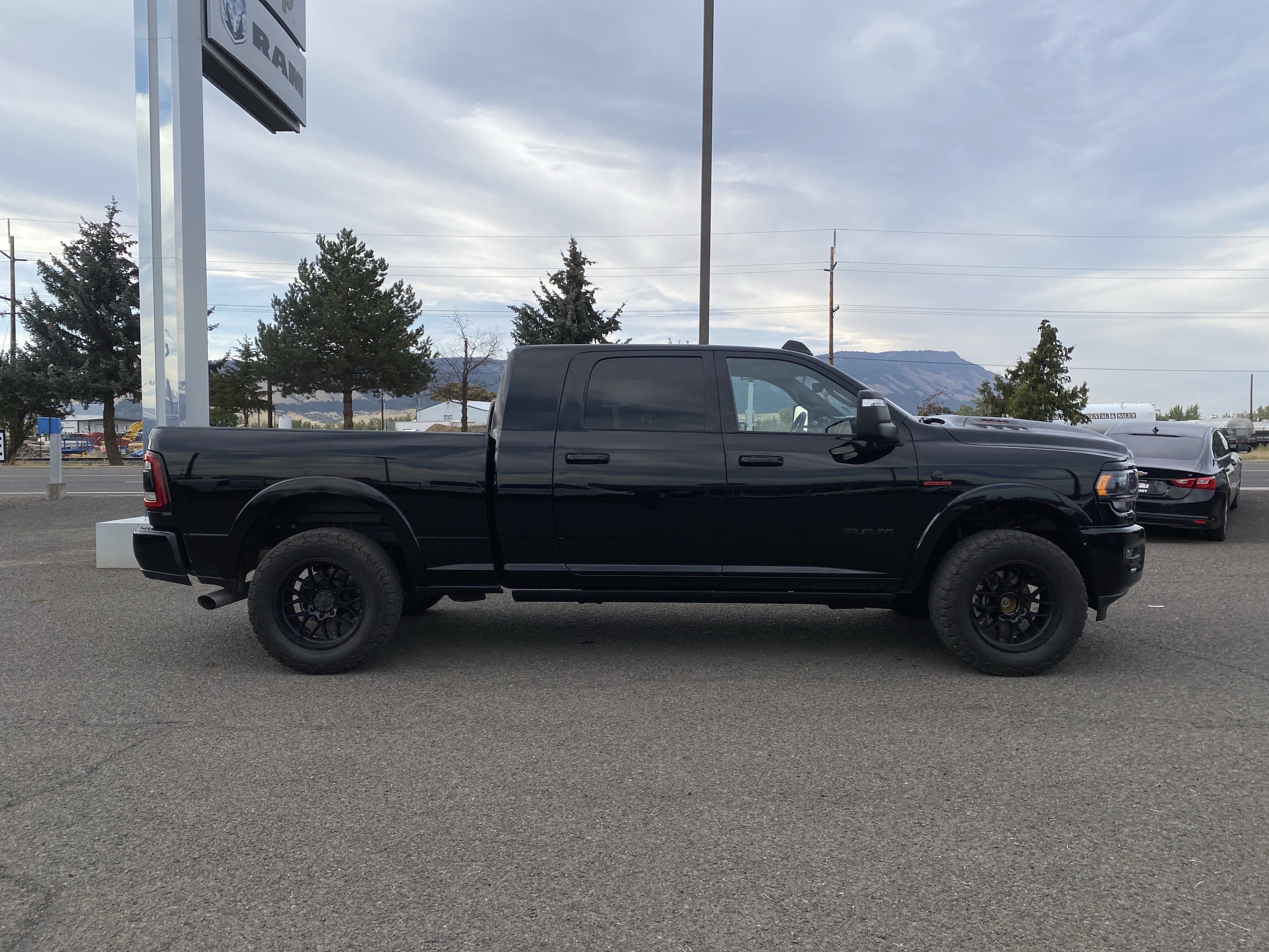 Used 2024 RAM 2500 Limited AWD/4WD image 2