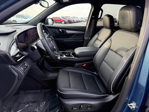 Used 2025 Buick Enclave Preferred image 10