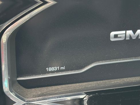 Used 2023 GMC Sierra 1500 Elevation AWD/4WD image 2