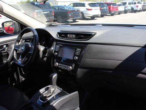 Used 2020 Nissan Rogue SV w/ Sun & Sound Touring Package AWD/4WD image 20