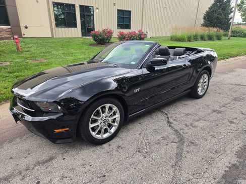 Used 2010 Ford Mustang GT Premium RWD image 2