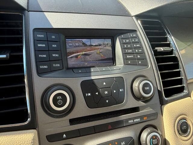 Used 2017 Ford Taurus SEL FWD image 13