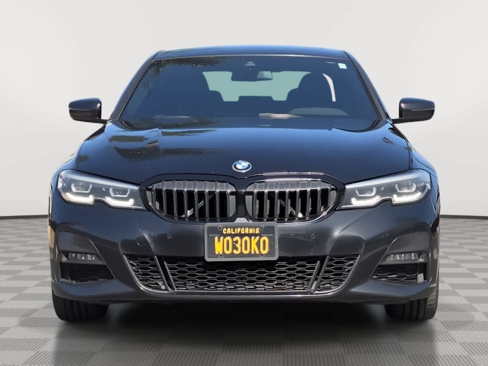 Used 2020 BMW 330i Sedan w/ M Sport Package RWD image 2