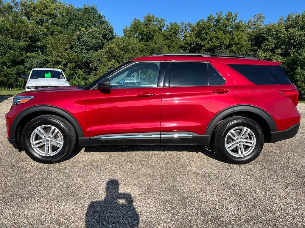 Used 2021 Ford Explorer XLT w/ Equipment Group 202A AWD/4WD image 2