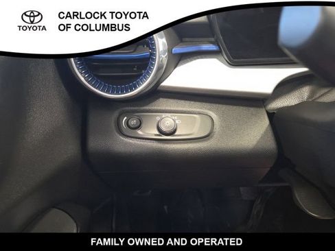 Used 2024 Chevrolet Trax LT w/ LT Convenience Package FWD image 23