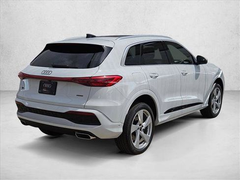 Certified 2025 Audi Q5 Premium Plus w/ Premium Plus AWD/4WD image 2