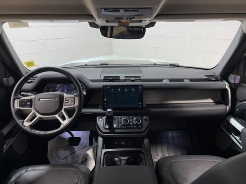 Used 2023 Land Rover Defender 130 SE image 39