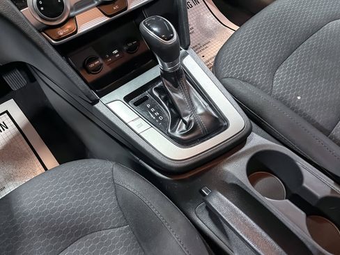 Used 2019 Hyundai Elantra SE w/ Cargo Package image 24