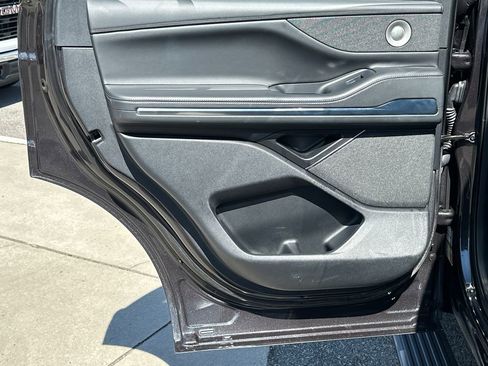 Used 2025 Lincoln Navigator Reserve image 24