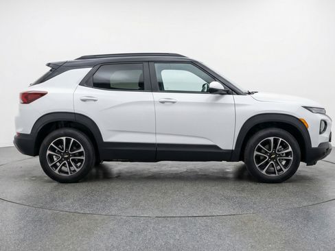 Used 2025 Chevrolet TrailBlazer LT image 11