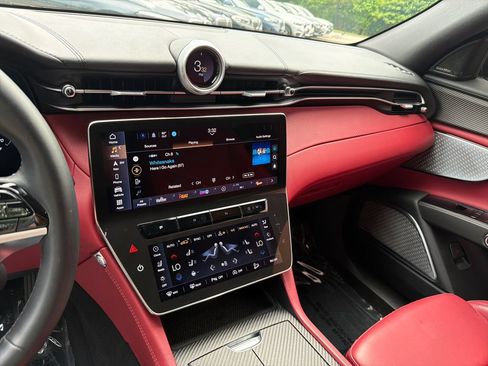 Used 2023 Maserati Grecale Modena AWD/4WD image 29