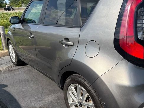 Used 2017 Kia Soul + FWD image 7