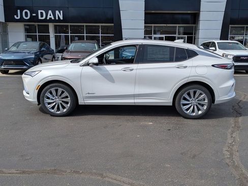 New 2025 Buick Envista Avenir image 2