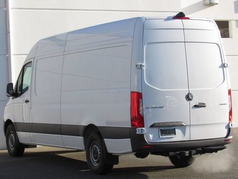 Used 2025 Mercedes-Benz Sprinter 2500 image 5