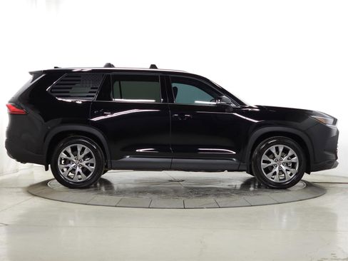 Used 2024 Toyota Grand Highlander Limited image 12