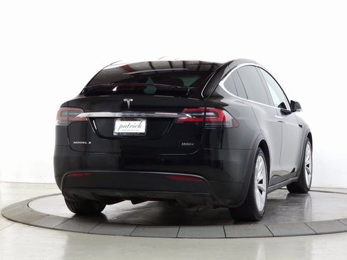 Used 2018 Tesla Model X 75D image 10