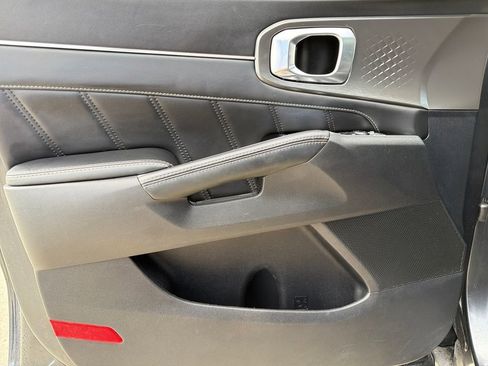 Used 2023 Kia Sorento SX image 11