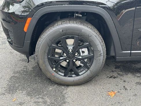 New 2025 Jeep Grand Cherokee L Altitude image 11