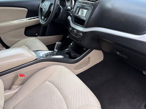 Used 2018 Dodge Journey SE FWD image 18