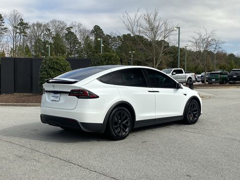 Used 2022 Tesla Model X Plaid image 3