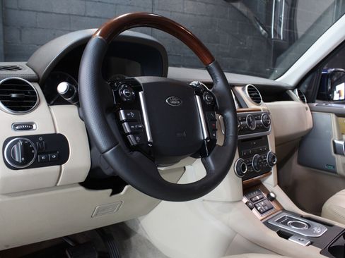 Used 2016 Land Rover LR4 HSE AWD/4WD image 37