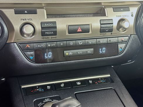 Used 2013 Lexus ES 300h w/ Luxury Pkg FWD image 24